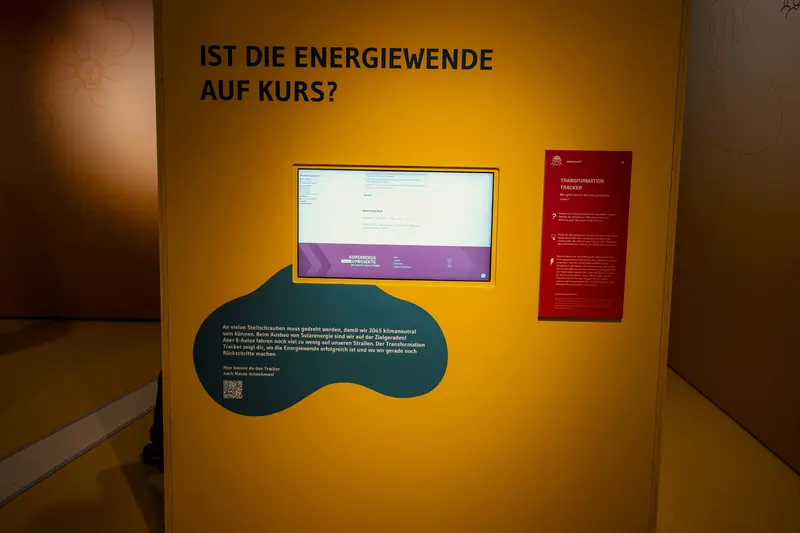 Das Bild zeigt einen Bildschirm mit Informationen zum Stand der Energiewende.